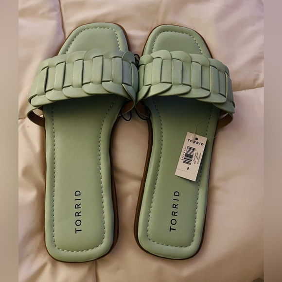 Torrid 9WW Mint Single Band Slide NWT - Picture 8 of 11